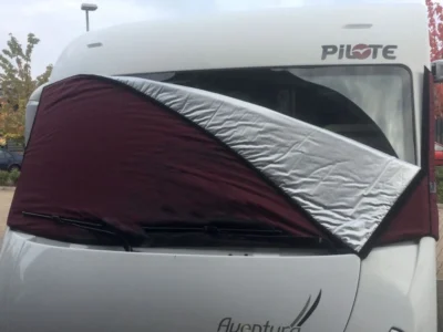Dropdown screen half open Camper